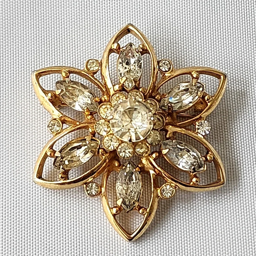 Kramer of New York Rhinestone Brooch‎ Flower Pin Gold Tone Vintage Collectible
